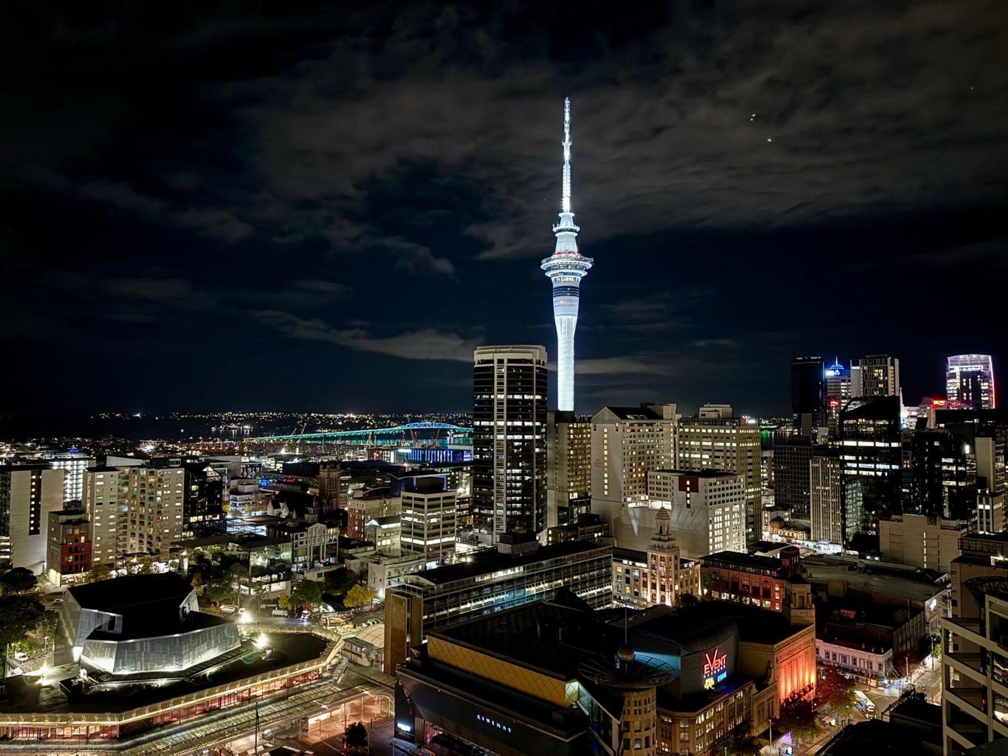 Skytower And City View 2 Bedroom Apartment On High Floor Auckland Exterior photo